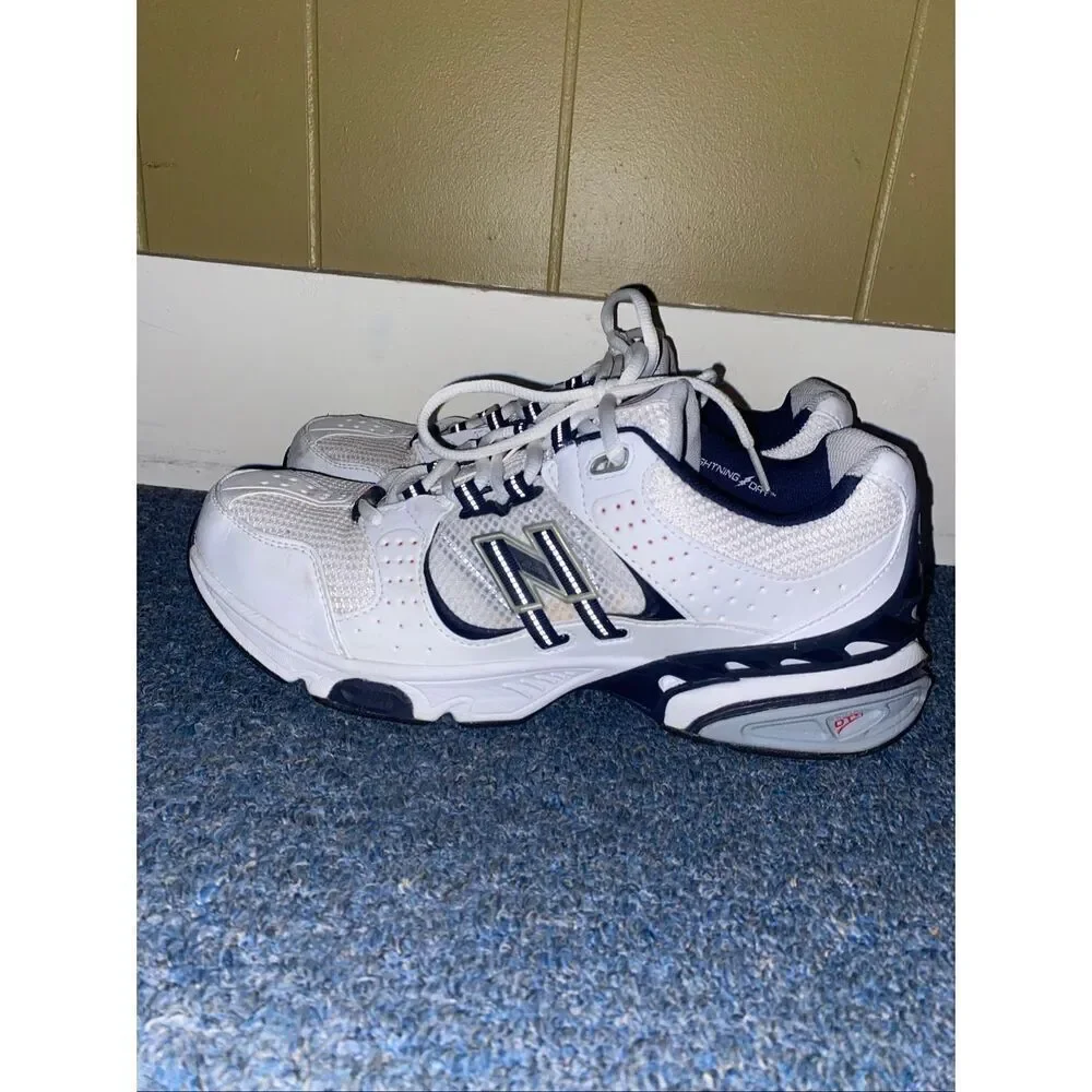 New Balance men size 10D 1009 tie up athletic shoes white/grey/navy blue